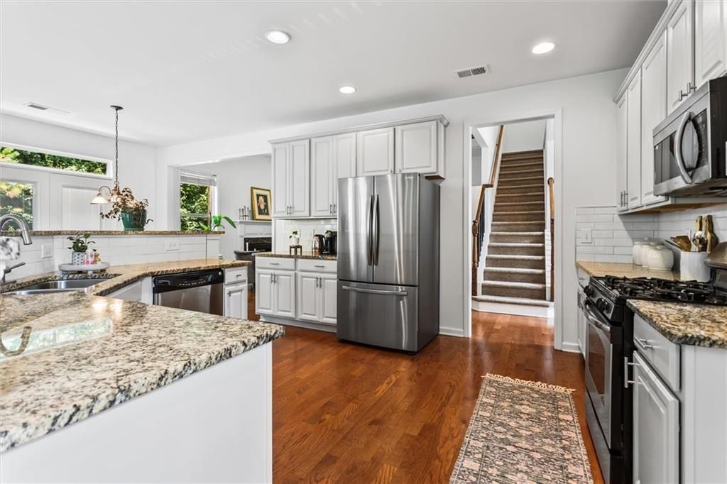Image 17 of property listing at 6175 Beaver Crossing Drive, Cumming, GA 30040