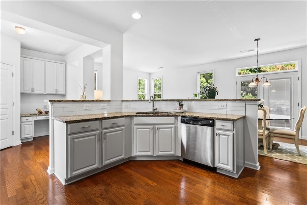 Image 18 of property listing at 6175 Beaver Crossing Drive, Cumming, GA 30040