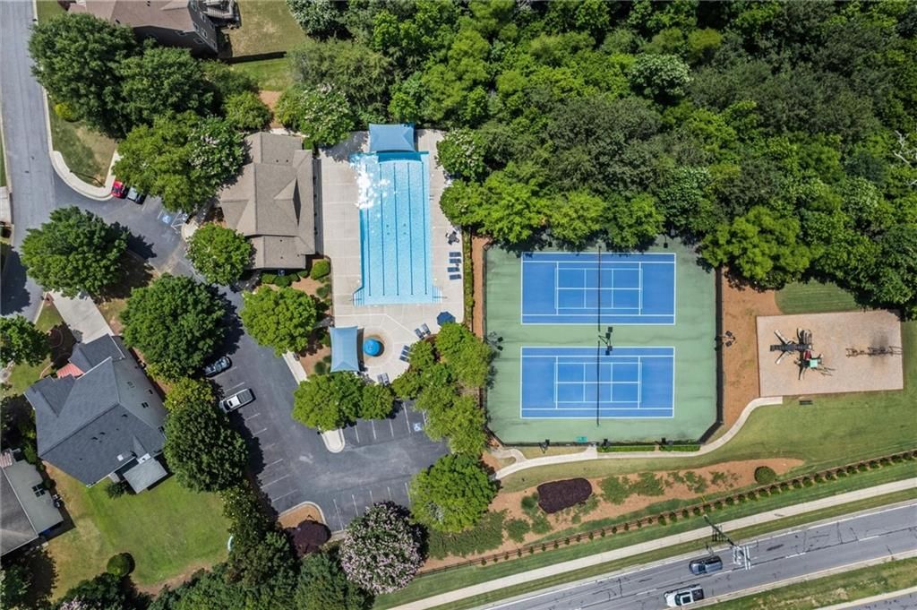 Image 3 of property listing at 6175 Beaver Crossing Drive, Cumming, GA 30040