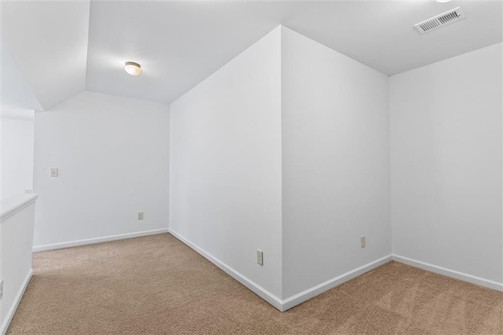 Image 30 of property listing at 6175 Beaver Crossing Drive, Cumming, GA 30040