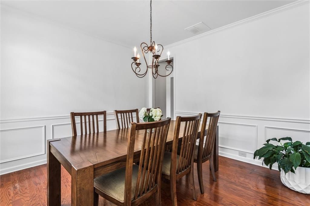 Image 9 of property listing at 6175 Beaver Crossing Drive, Cumming, GA 30040