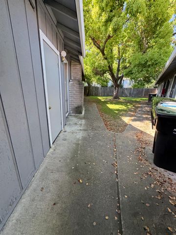 8517-8521 Portola Ct, Stockton, CA 95209