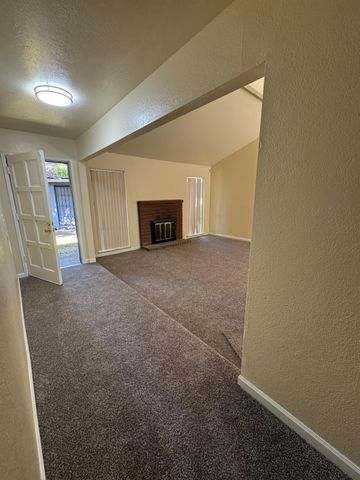 8517-8521 Portola Ct, Stockton, CA 95209
