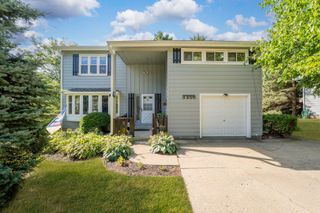 3205 W Vista Terrace, Mchenry, IL 60050