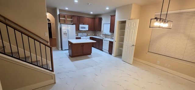 8600 Wood Stork DR 373, Austin, TX 78729