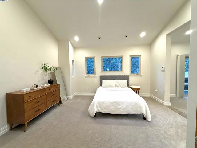 4400 Saint Andrews Rd, Oakland, CA 94605