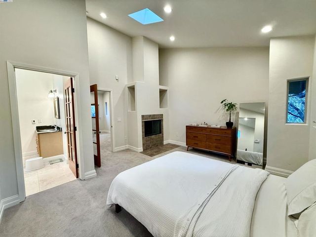 4400 Saint Andrews Rd, Oakland, CA 94605