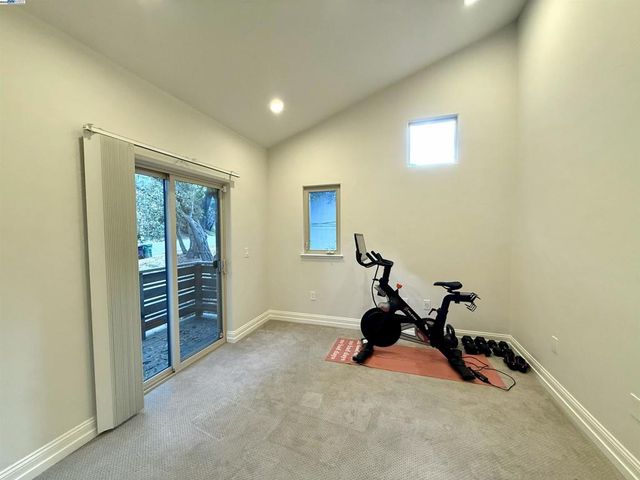 4400 Saint Andrews Rd, Oakland, CA 94605