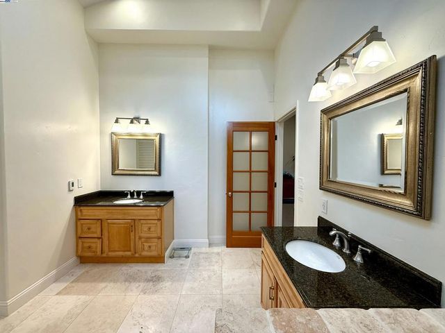 4400 Saint Andrews Rd, Oakland, CA 94605