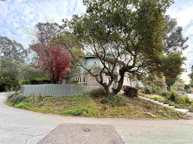 4400 Saint Andrews Rd, Oakland, CA 94605