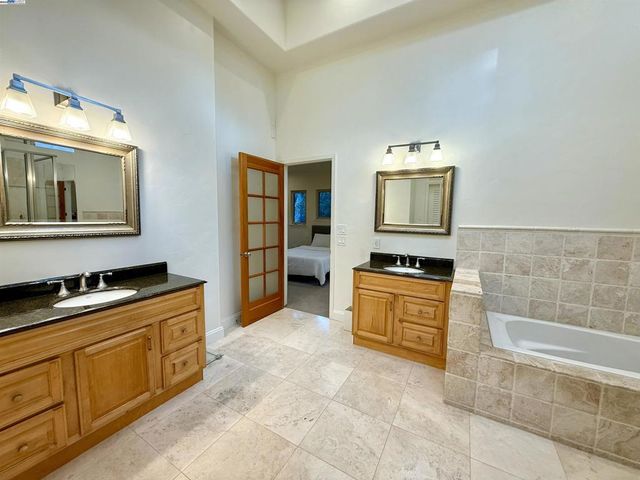 4400 Saint Andrews Rd, Oakland, CA 94605