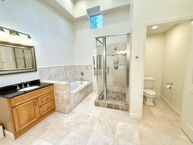 4400 Saint Andrews Rd, Oakland, CA 94605