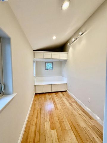 4400 Saint Andrews Rd, Oakland, CA 94605