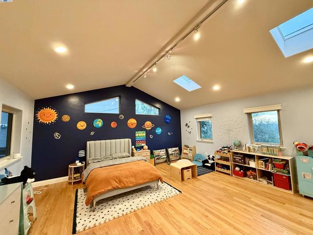 4400 Saint Andrews Rd, Oakland, CA 94605