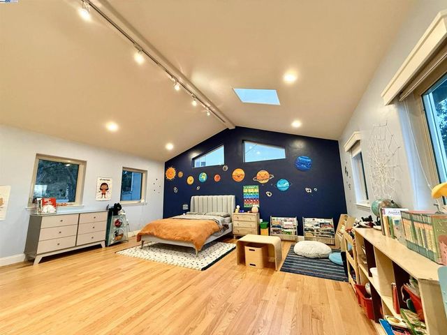 4400 Saint Andrews Rd, Oakland, CA 94605