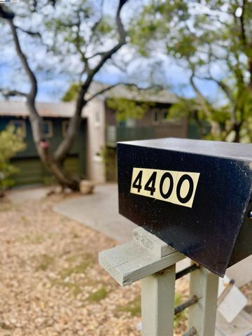 4400 Saint Andrews Rd, Oakland, CA 94605