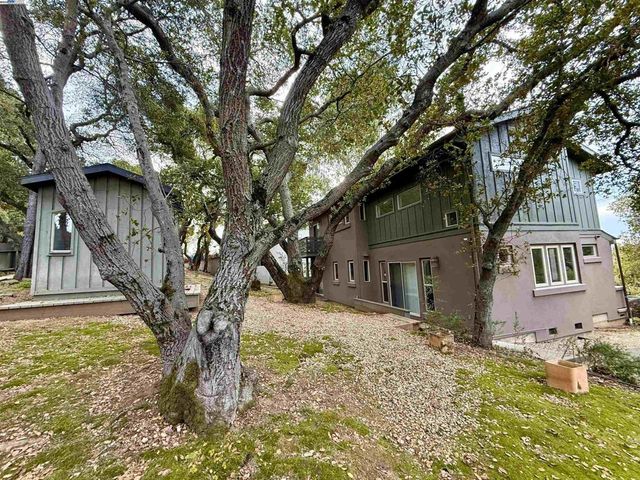 4400 Saint Andrews Rd, Oakland, CA 94605