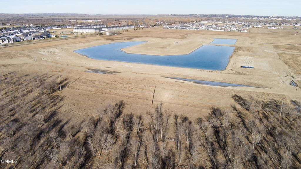 2 Paradise Drive, Bismarck, ND 58504 photo 5