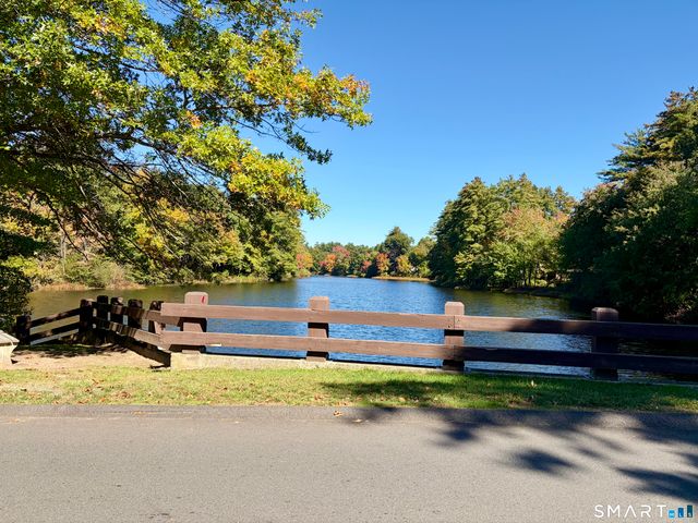 10 Cottonwood Drive 10, Avon, CT 06001
