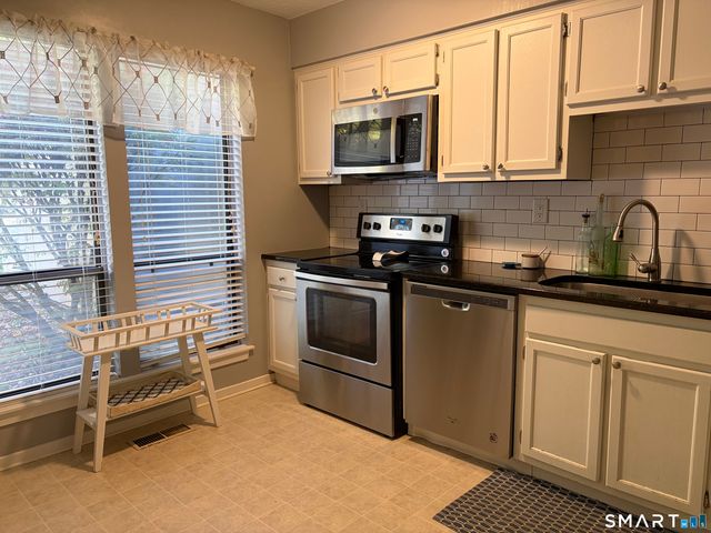 10 Cottonwood Drive 10, Avon, CT 06001