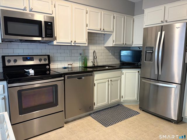 10 Cottonwood Drive 10, Avon, CT 06001