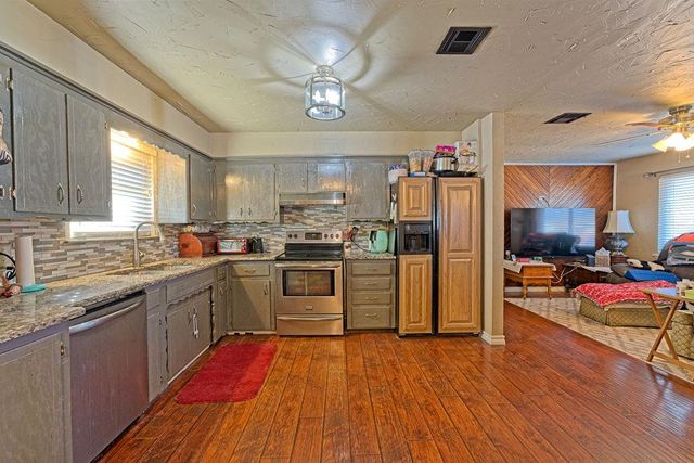 102 N Dillon Avenue, Moore, OK 73160