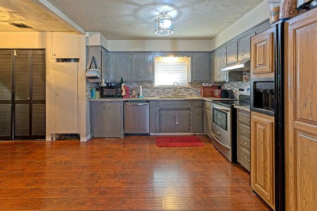 102 N Dillon Avenue, Moore, OK 73160