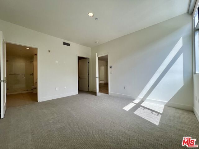 11715 W BELLAGIO Road 204, Los Angeles, CA 90049