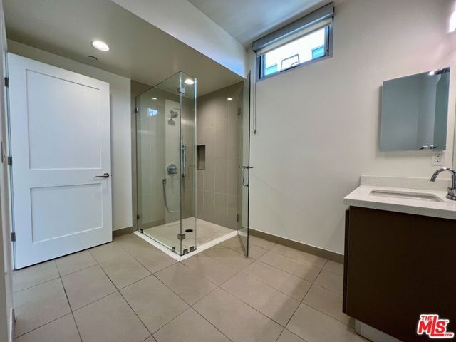 11715 W BELLAGIO Road 204, Los Angeles, CA 90049