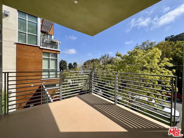 11715 W BELLAGIO Road 204, Los Angeles, CA 90049