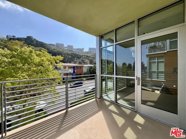 11715 W BELLAGIO Road 204, Los Angeles, CA 90049