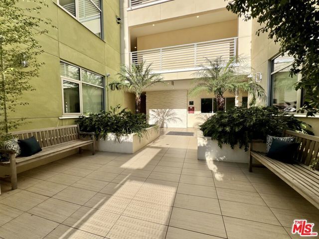 11715 W BELLAGIO Road 204, Los Angeles, CA 90049