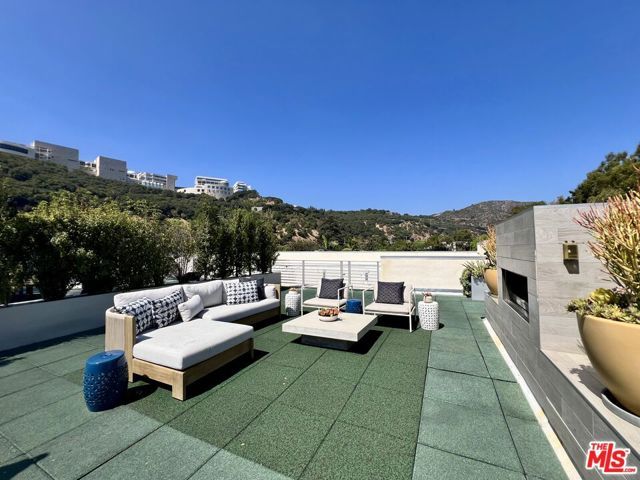 11715 W BELLAGIO Road 204, Los Angeles, CA 90049