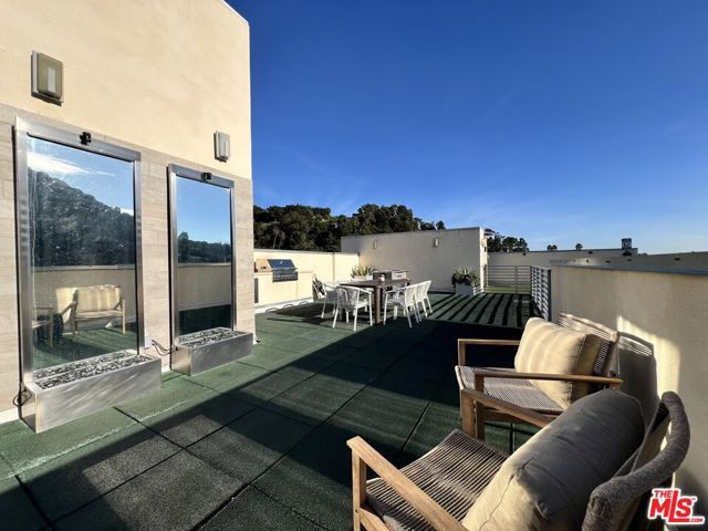 11715 W BELLAGIO Road 204, Los Angeles, CA 90049