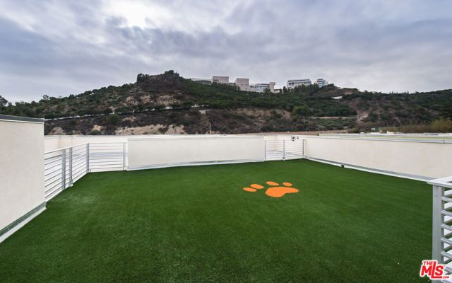 11715 W BELLAGIO Road 204, Los Angeles, CA 90049