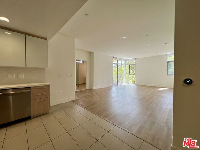 11715 W BELLAGIO Road 204, Los Angeles, CA 90049