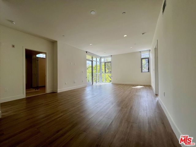 11715 W BELLAGIO Road 204, Los Angeles, CA 90049