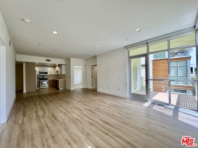 11715 W BELLAGIO Road 204, Los Angeles, CA 90049