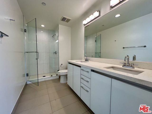 11715 W BELLAGIO Road 204, Los Angeles, CA 90049
