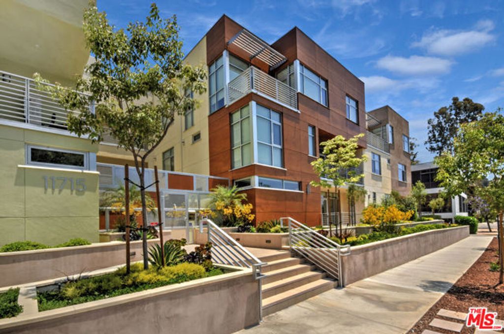 11715 W BELLAGIO Road 204, Los Angeles, CA 90049