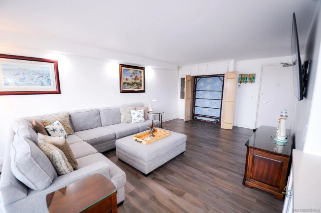 1710 Avenida Del Mundo 105, Coronado, CA 92118