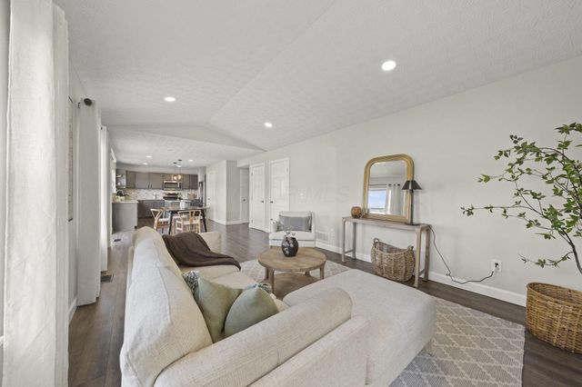 6987 Granite Falls Drive, Blacklick, OH 43004
