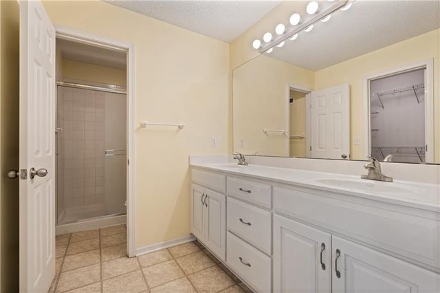 18528 Cherry Court, Gardner, KS 66030