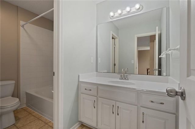18528 Cherry Court, Gardner, KS 66030