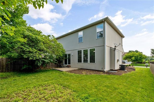 18528 Cherry Court, Gardner, KS 66030