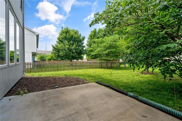 18528 Cherry Court, Gardner, KS 66030