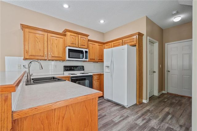 18528 Cherry Court, Gardner, KS 66030