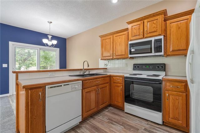 18528 Cherry Court, Gardner, KS 66030