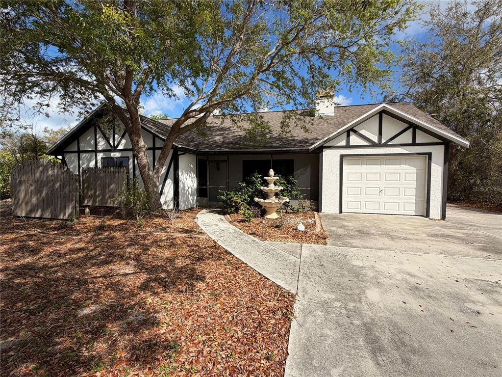 Image 1 of property listing at 1500 CREST DRIVE, Englewood, FL 34223