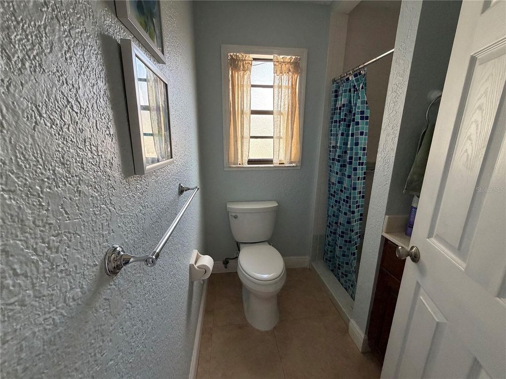 Image 11 of property listing at 1500 CREST DRIVE, Englewood, FL 34223